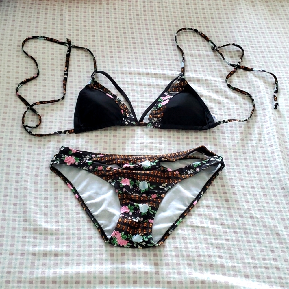 M NEVER WORN floral triangle bikini two-piece swimsuit